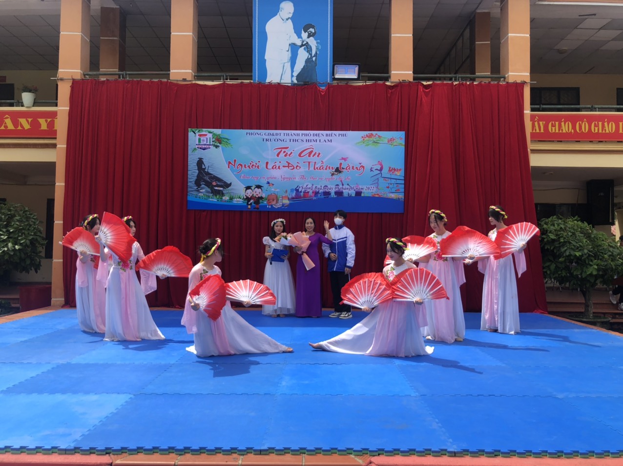 TRI ÂN NGƯỜI LÁI ĐÒ THẦM LẶNG