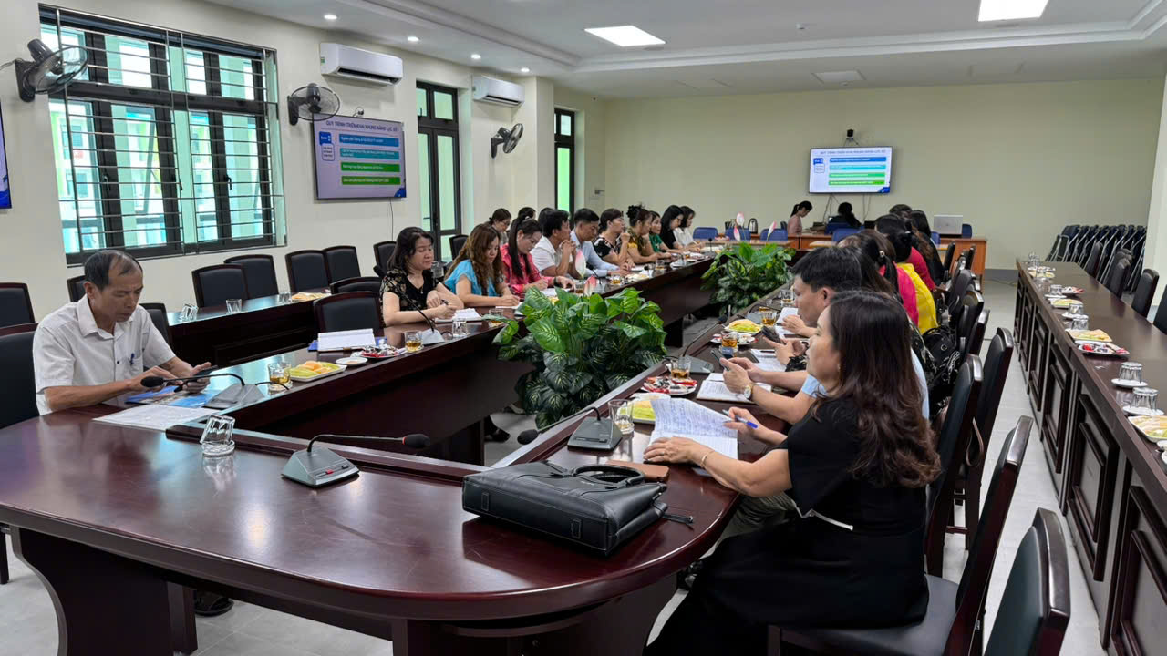 Tập huấn năng lực số kết hợp sinh hoạt chuyên môn đợt 2 năm học 2025 – 2026.